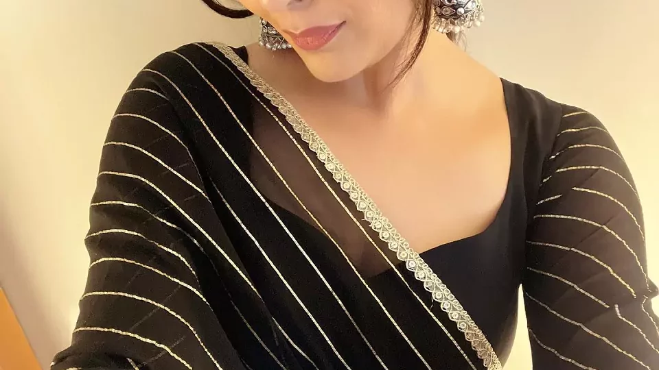 Sree Mukhi in Black Saree