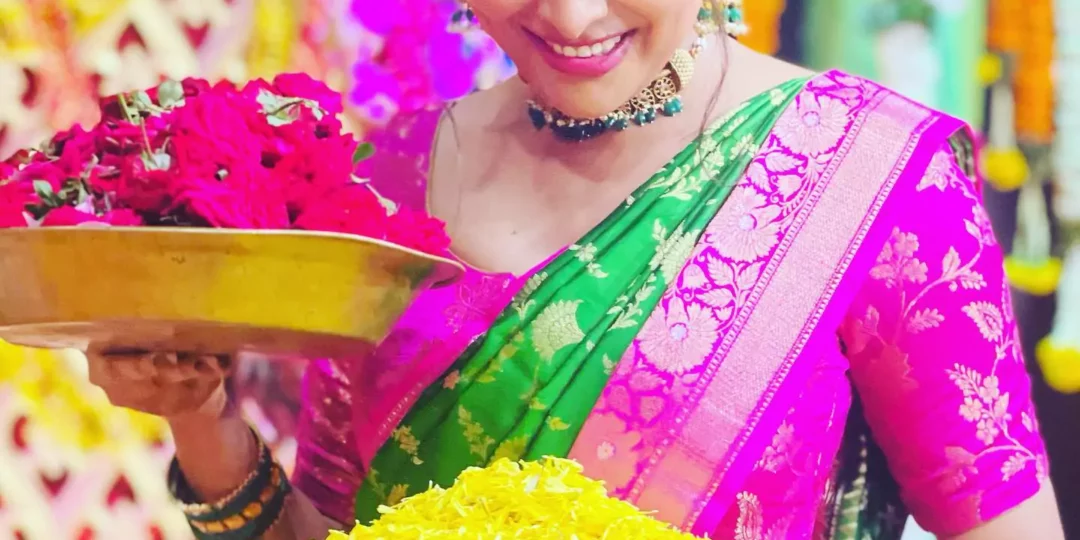 Actress Divi Unseen Saree pictures