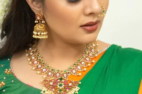 Sree Mukhi in Green Half Saree