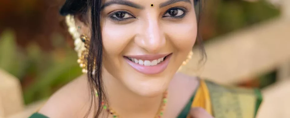 Athulya Ravi - Traditional Yellow Saree