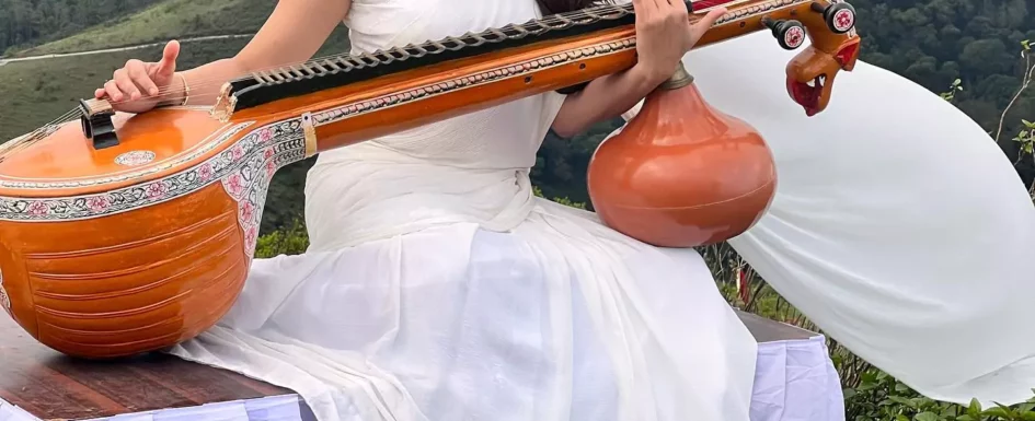 Chitra Shukla - in White Saree