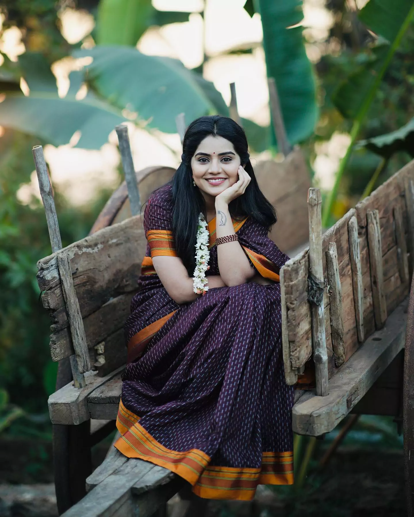 Beauty In Saree Stock Photo - Download Image Now - Long Hair, India,  Culture of India - iStock