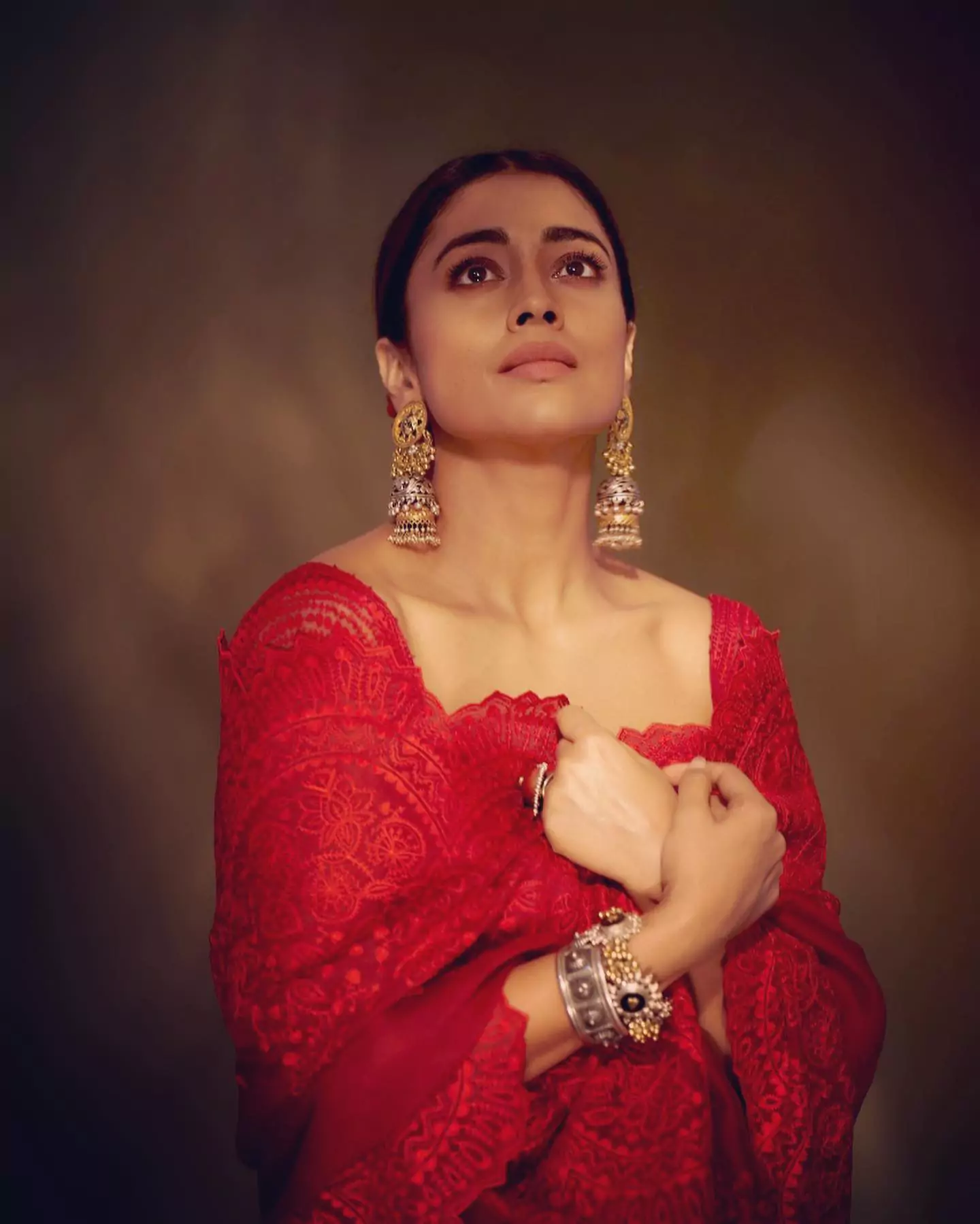 Rocking in Red Saree | Shriya Saran's Queen moment 