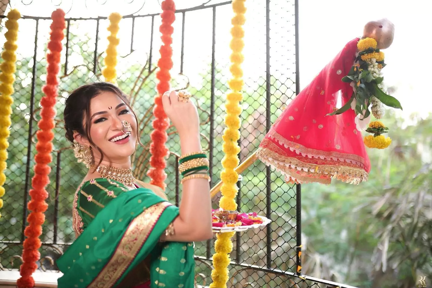 Nauvari Saree Photoshoot Ideas Kashta Saree pose for Girls Photoshoot Ideas# nauvarisaree#photoshoot - YouTube