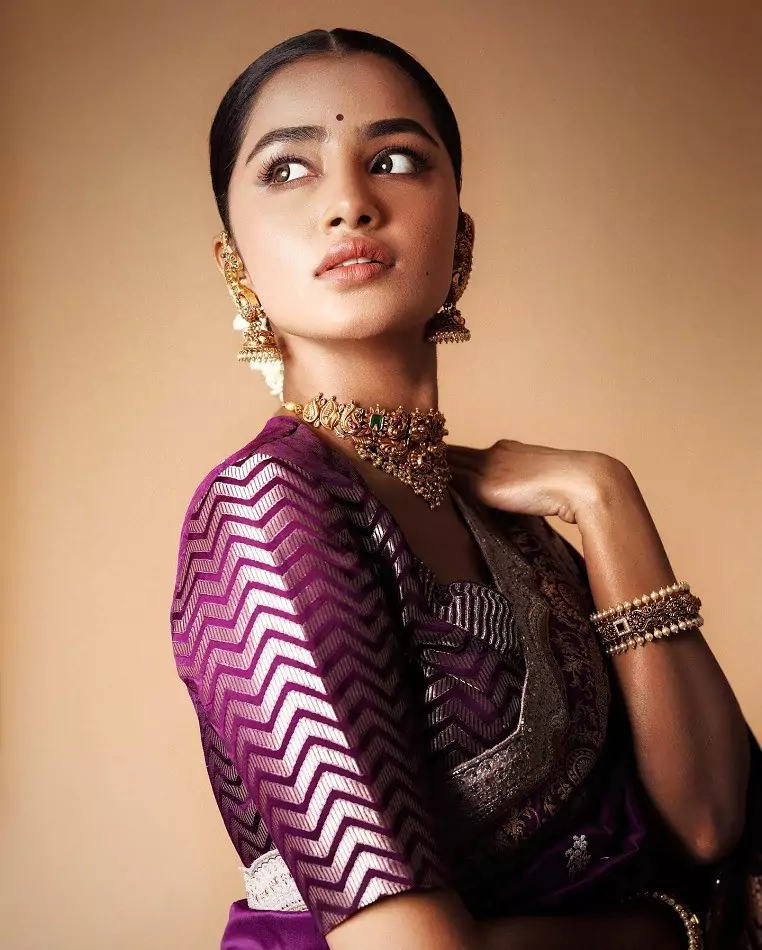 Anupama Parameswaran looks ethereal in these ravishing saree looks | Times  of India
